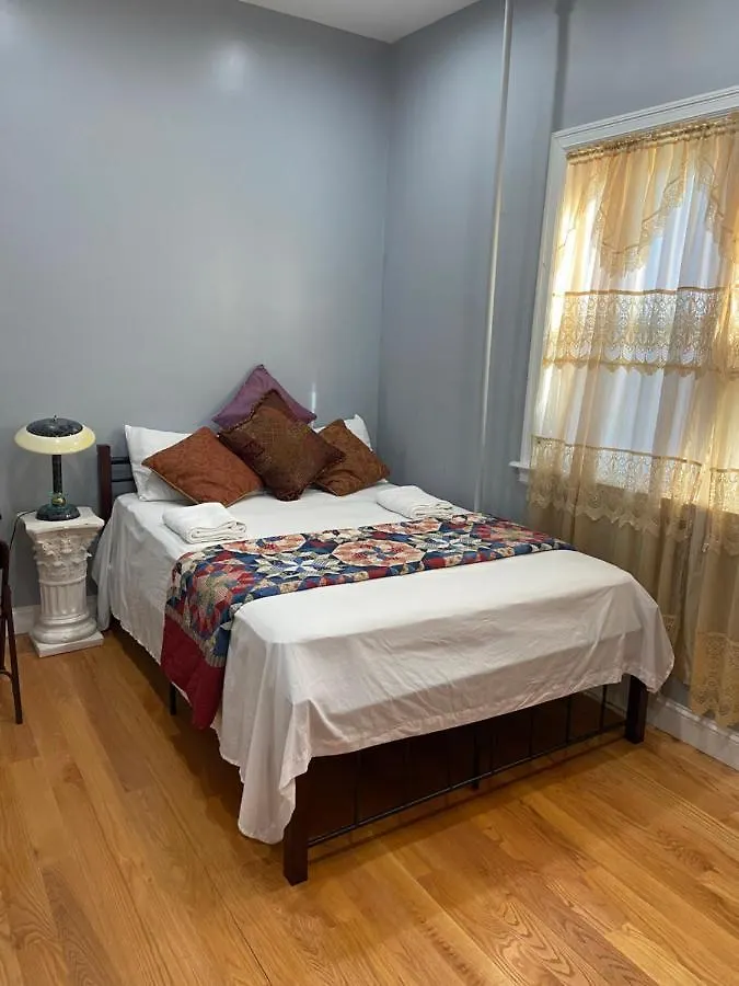 A Lovely Room In Queens location